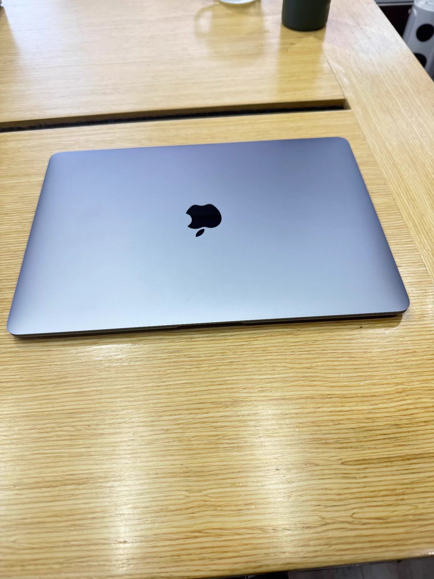 Apple Early 2020 MacBook Air with 1.1GHz Intel Core i3 13-inch 8GB RAM 256GB SSD Storage Space Gray (Renewed)