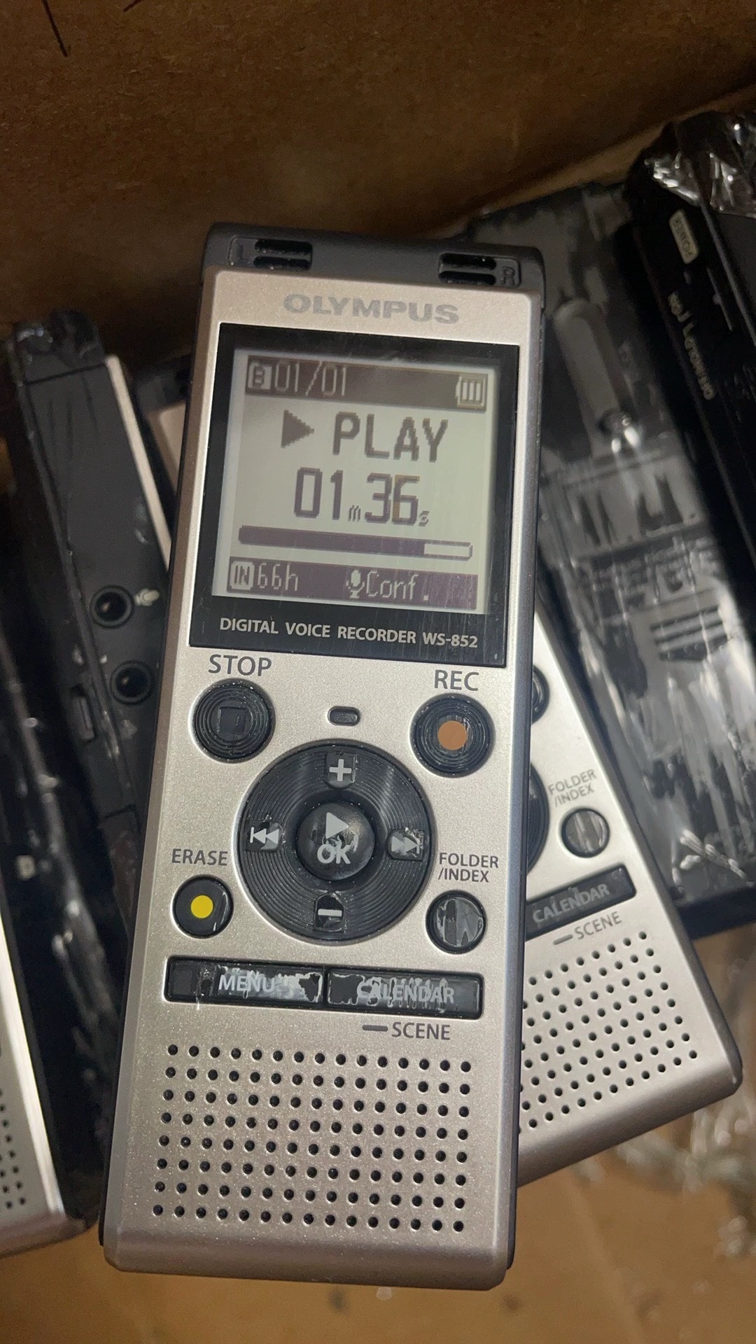 Olympus WS-852 Silver Voice Recorder with True Stereo mic, 4GB, 110 Hours Battery Life, microSD External Memory, USB, with MP3 File Format.