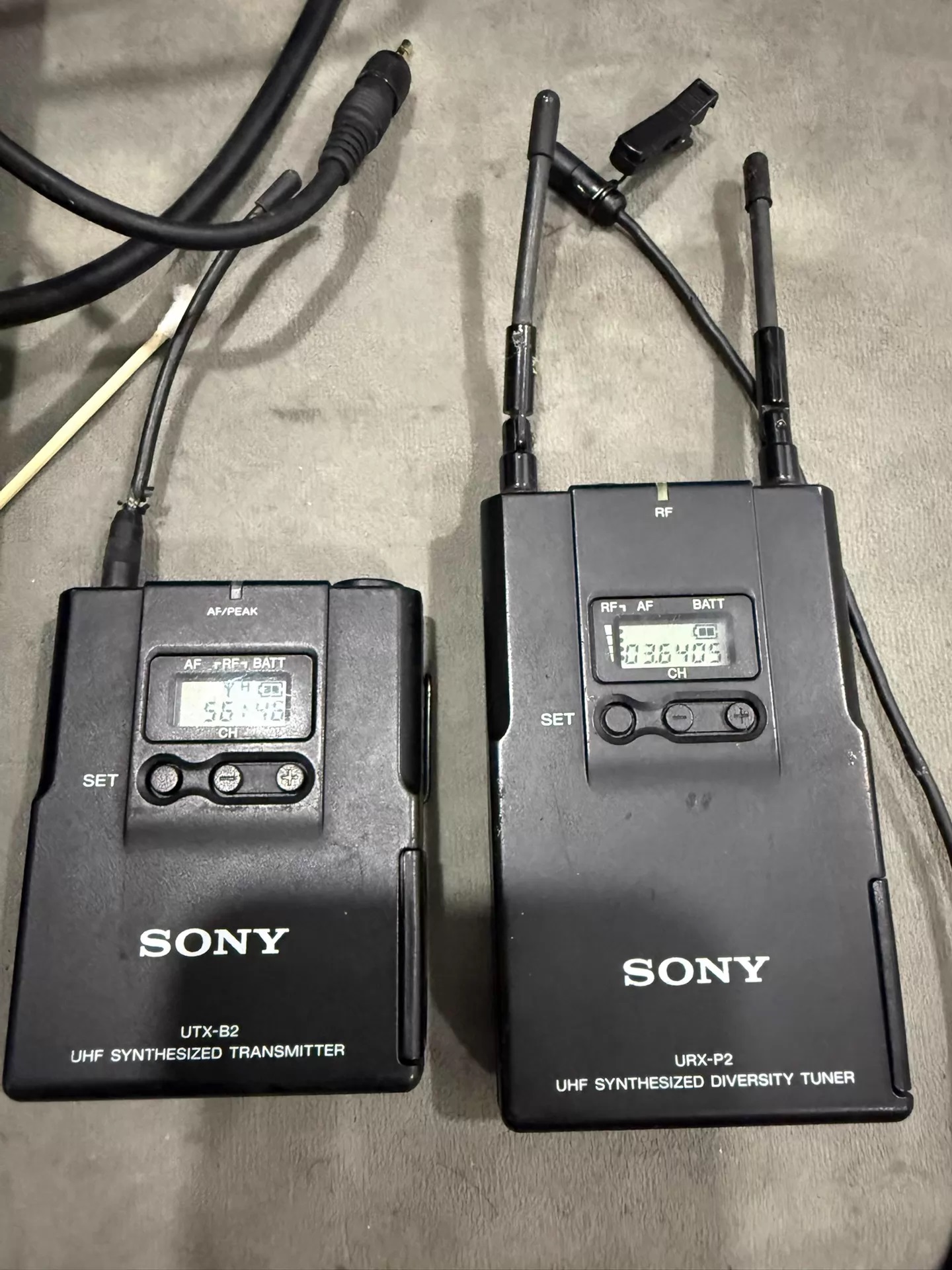 Used Sony UTX-B2 UHF Transmitter & URX-P2 UHF Diversity Tuner Mic / Microphone